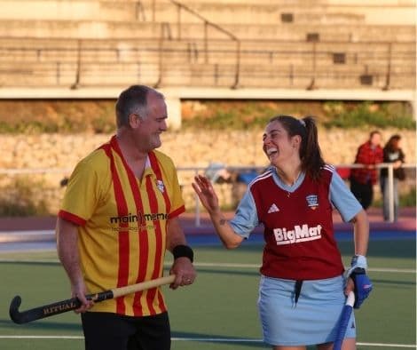 Auf Vereinsebene war es ein sehr komplettes Wochenende. In der zweiten Damenliga wurde das Duell zwischen den beiden Catalònia-Teams in einer festlichen Atmosphäre ausgetragen und endete mit einem gemeinsamen dritten Teil, bei dem das Spiel der ersten Mannschaft angeschaut wurde. Ein gelungener Abschluss dieser Phase, die am 9. Mai fortgesetzt wird.