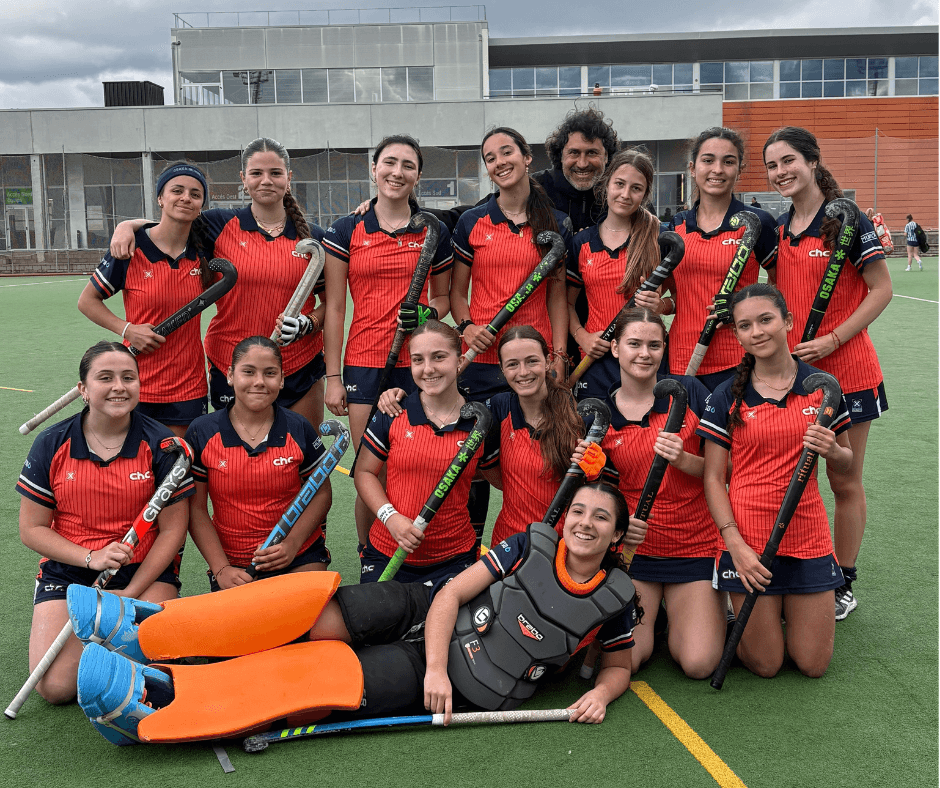 Die erste Damenmannschaft startete die zweite Phase der Liga mit einem klaren Sieg gegen Línia 22 HC. Nachdem sie im letzten Spiel der vorherigen Phase in die zweite Gruppe eingeordnet wurden, reagierte das Team mit Charakter und hat nun sieben Siege aus sieben Spielen erreicht. Auch wenn der Titel in dieser Saison nicht mehr erreichbar ist, bleibt das Ziel klar: die Gruppe gewinnen und als Team weiter wachsen.