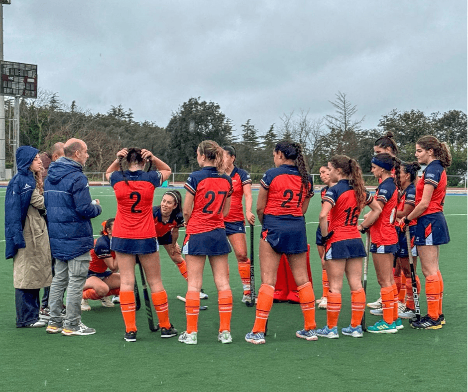 Das Wochenende vom 7. und 8. März war intensiv und voller besonderer Momente für die Teams des Catalònia HC. Ein Wochenende mit hart umkämpften Spielen, einigen deutlichen Siegen und auch internen Duellen, die immer starke Bilder für den Verein hinterlassen.