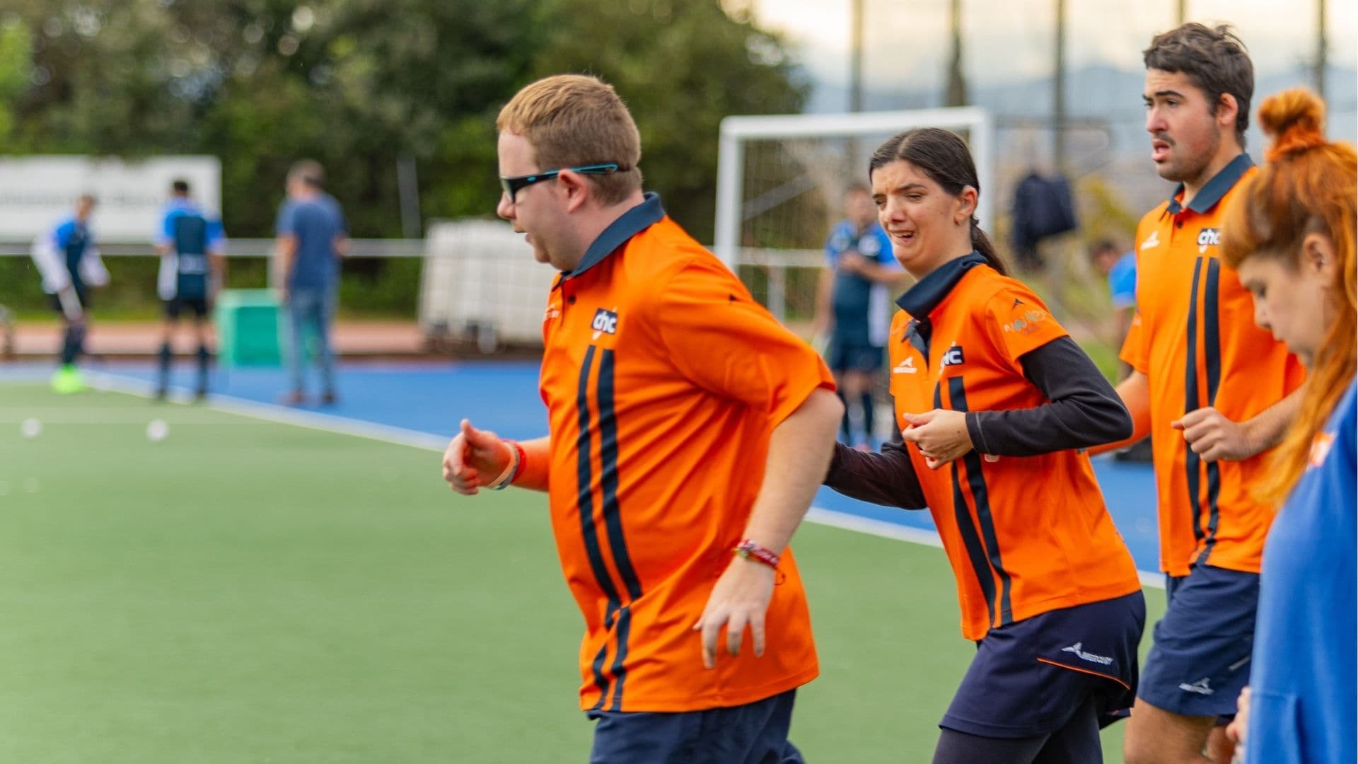 Jugadors d'Hoquei+ entrenant amb el Catalònia HC