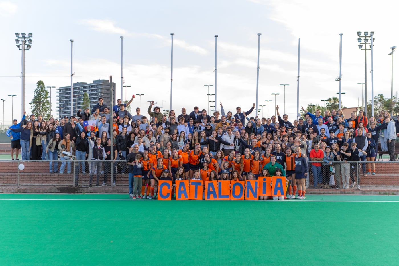 Crónica especial de la temporada 2024-25 del primer equipo femenino del Catalònia HC: una trayectoria ejemplar que culmina en una gran final.