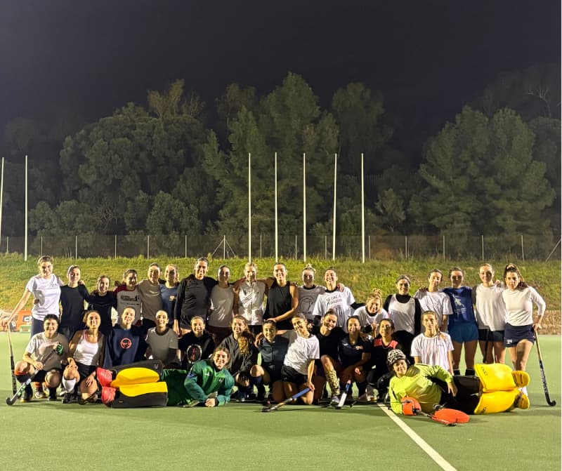 La festa d’hivern. Cada any busquem un cap de setmana en què tots els sèniors juguin dissabte per organitzar, al vespre, un sopar-festa a casa d’un company (amb billar inclòs). Va néixer ara fa quatre edicions, quan el nostre DJ del club, el DJ Negre, va convèncer un company de “cedir la casa per liar-la”. Aquell dia, molts partits es juguen al Pau Negre i això permet que ens animem els uns als altres durant la jornada, i que la nit flueixi sola. És una trobada que reforça vincles i fa equip més enllà del marcador.