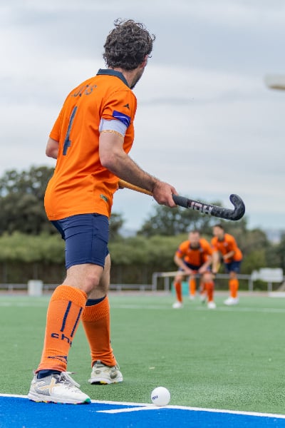 Dîner de gala de Noël, fête d’hiver et Love & Hockey : notre façon de vivre l’expérience senior au Catalònia HC. Identité, appartenance et croissance dans un club en plein essor.