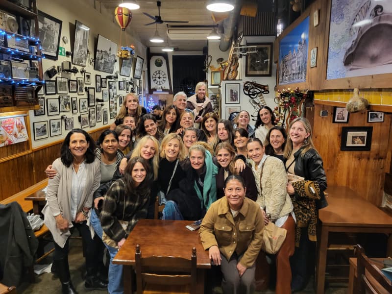 Les équipes de Deuxième Division Féminine ont toutes les deux pris des points pour conclure l’année. La Deuxième Orange a manqué d’efficacité devant le but malgré sa domination, tandis que la Deuxième Bleue a dû réagir après une erreur initiale et a arraché le match nul dans les dernières minutes grâce à un superbe but de Mica Conte. Les deux équipes restent très bien placées au classement avec toutes leurs chances intactes pour les playoffs.