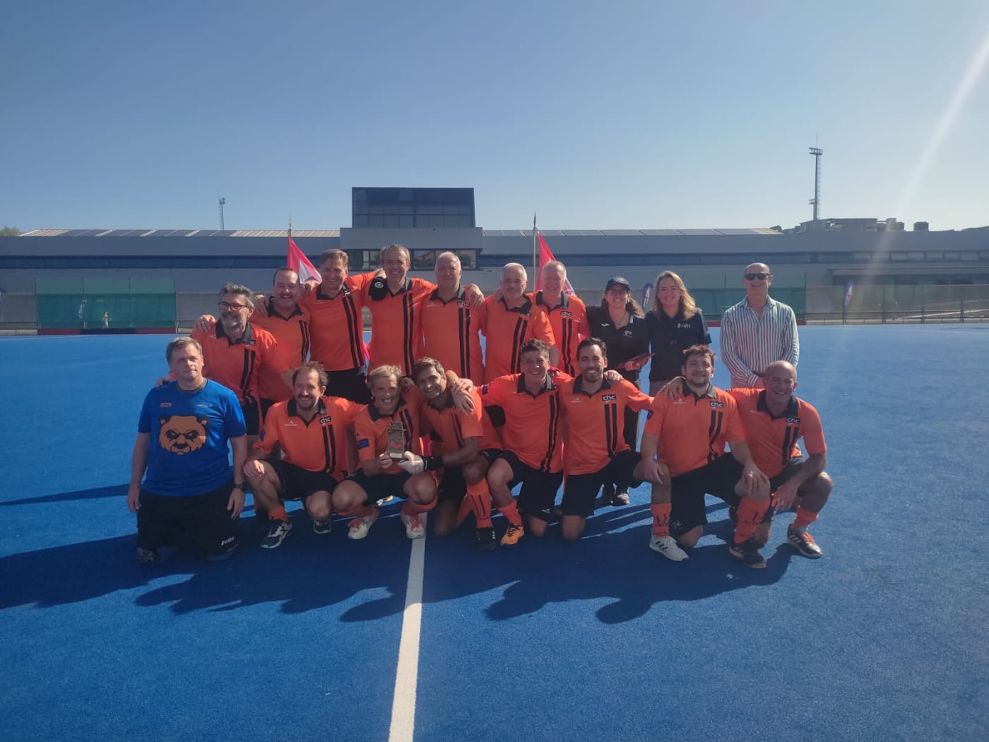 Gelijkspel voor het Eerste Heren, ruime zege voor het Eerste Dames, academy in groei, Hoquei+ met medaille en Papis kampioen in Gijón. Weekendoverzicht bij Catalònia HC.