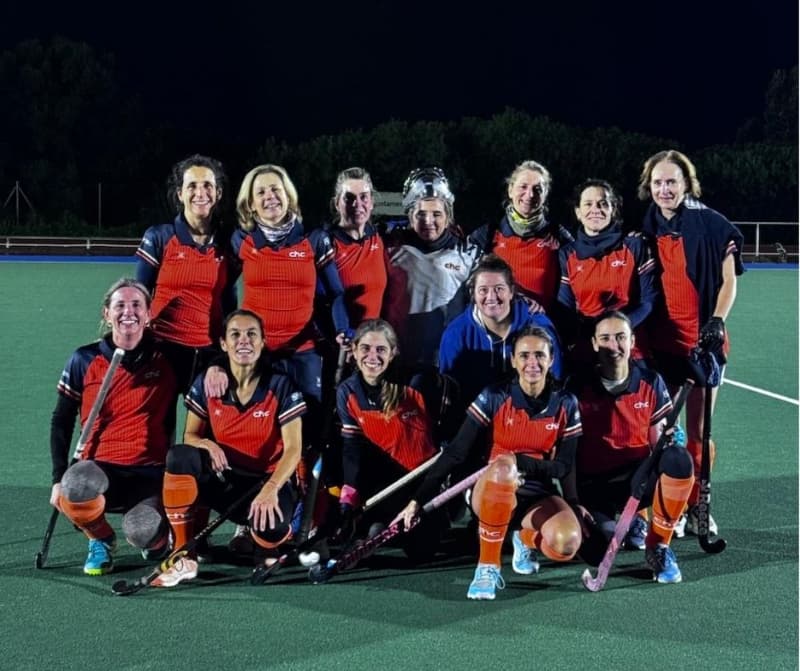 De Mamis 9x9 blijven ook in dit begin van 2026 in uitstekende vorm. Na een seizoensstart met goed spel maar zonder de gewenste resultaten, vinden ze nu ook de overwinningen en zijn de gevoelens binnen het team zeer positief. In 7x7 konden ze het echter niet opnemen tegen de altijd competitieve Mamis van Matadepera.