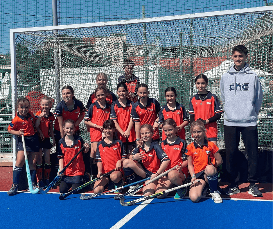 Auch im Nachwuchsbereich gab es viele positive Nachrichten. Die weibliche Cadettenmannschaft gewann deutlich mit 6:0 gegen Junior, ein Ergebnis, das Selbstvertrauen gibt und sie an der Tabellenspitze hält. Besonders hervorzuheben sind die drei Tore von Emma Tiscornia und die zwei von Clara Mercé.