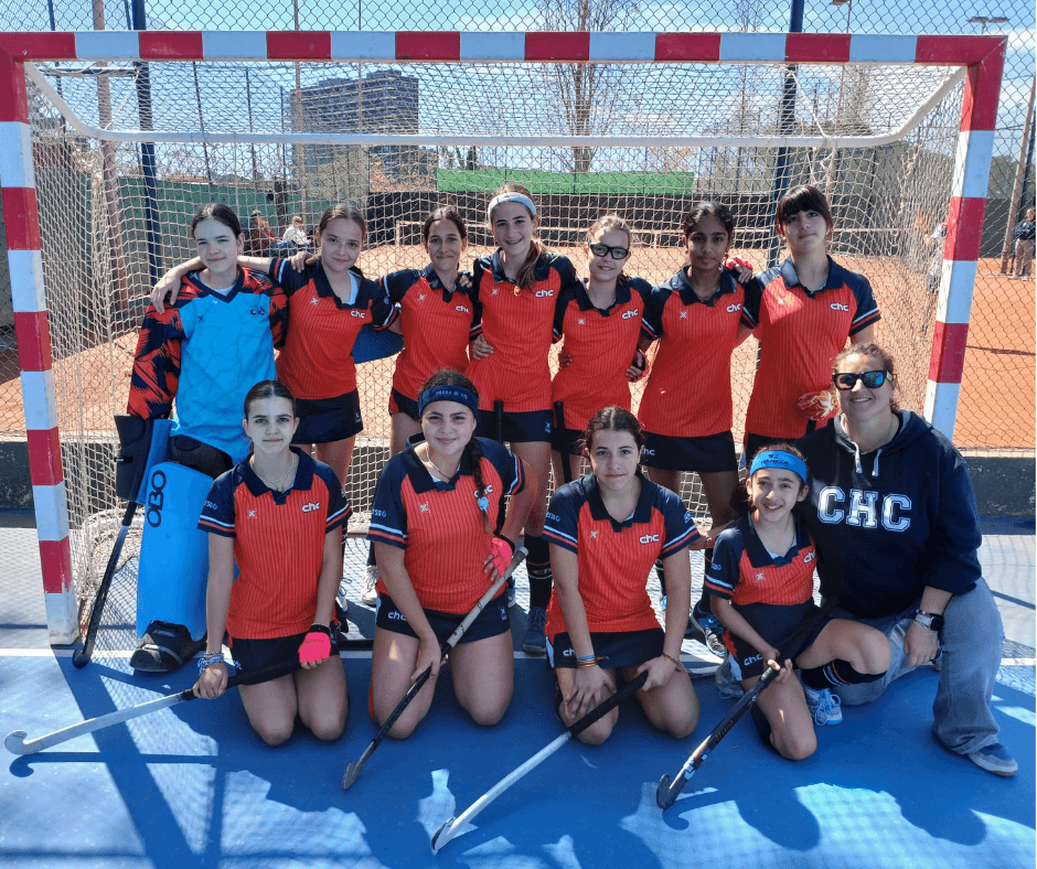 A nivel de academia, el fin de semana también ha dejado buenas noticias. El Cadete Femenino ha sumado una nueva victoria por 1 a 5 en el campo del Castelldefels que, combinada con otros resultados, les permite subir hasta la tercera posición.