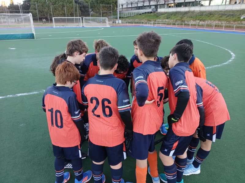 Au niveau de l’académie, le premier week-end de l’année laisse de très bonnes sensations. Il convient de souligner la belle performance de l’Aleví Féminin, vainqueur d’un match très disputé, ainsi que celle de l’ensemble des équipes de base qui ont disputé leurs premières rencontres de 2026, poursuivant leur processus de formation et de progression.