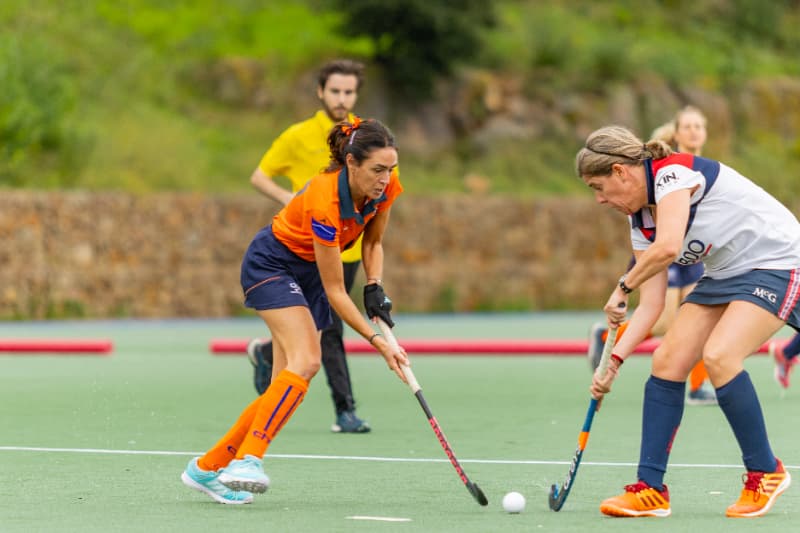 Les Mamis ont vécu un week-end plein d’émotions avec deux matchs très disputés. Le Catalònia Bleu a décroché un match nul après un combat acharné contre le Sitges HC Vermell, tandis que le Catalònia Orange a obtenu une victoire bien méritée contre le Sitges HC Blau.